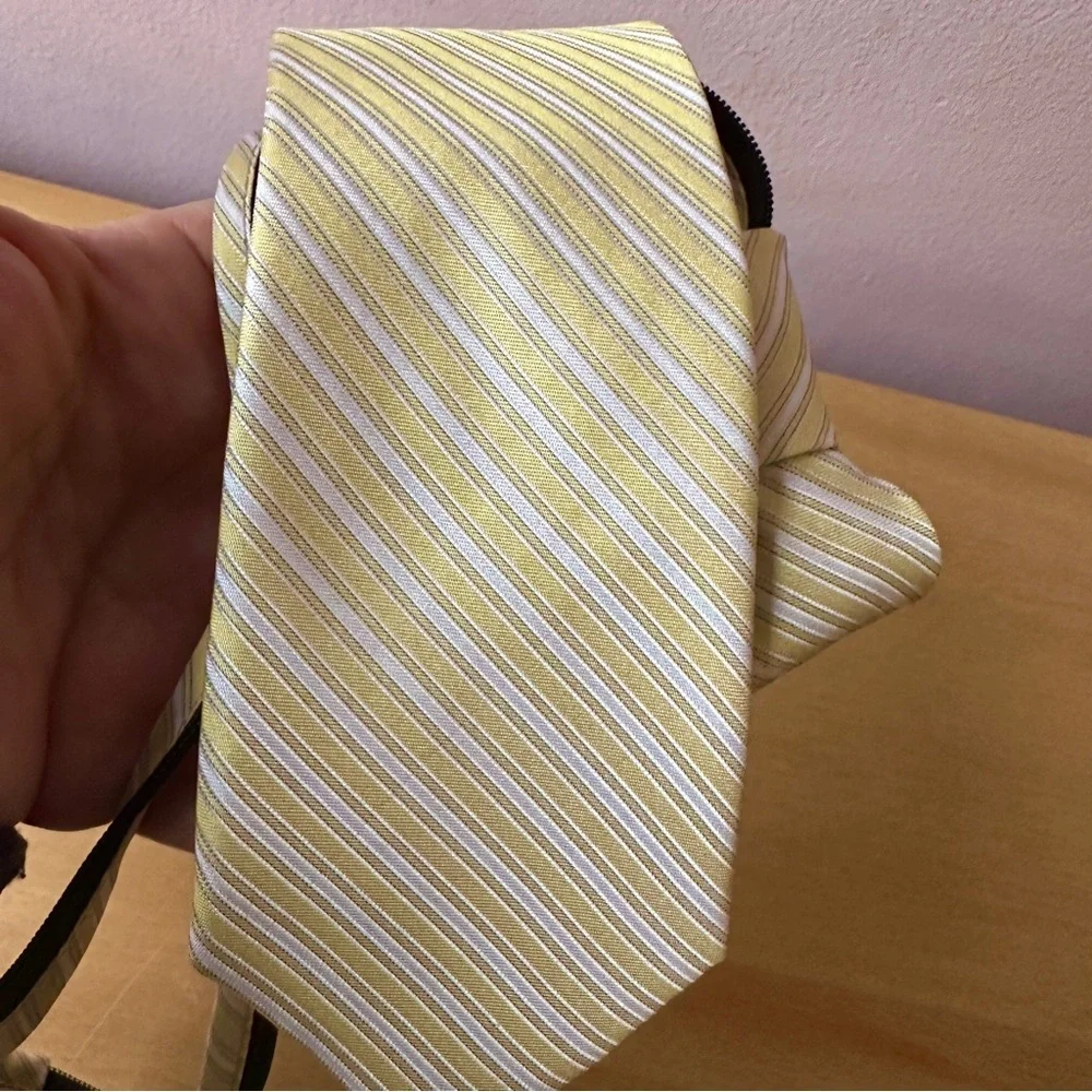 Boy’s Calvin Klein Yellow Striped Zipper 100% Silk Tie
